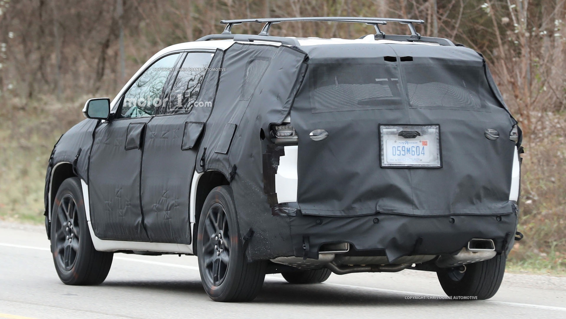 2018-chevy-cuv-spy-photos-12