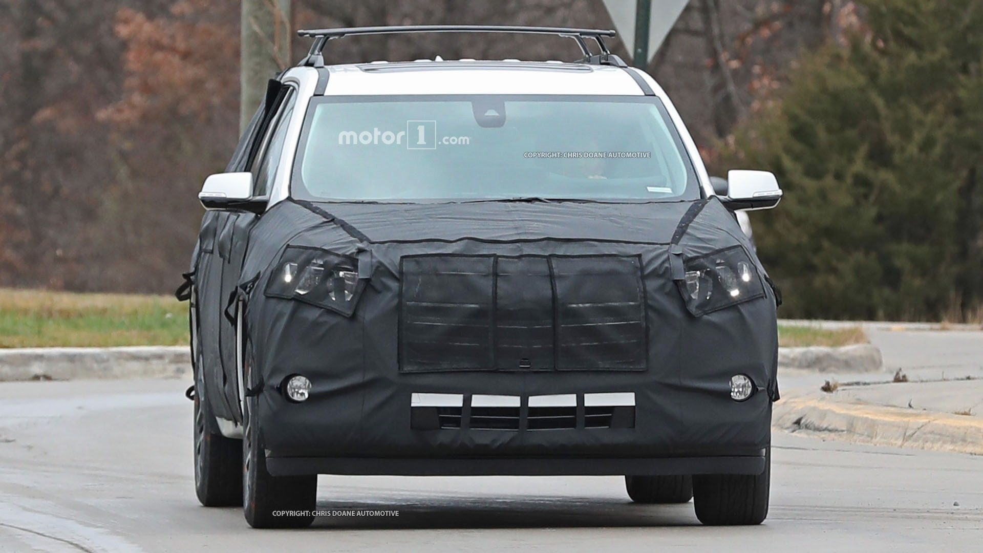 2018-chevy-cuv-spy-photos-13