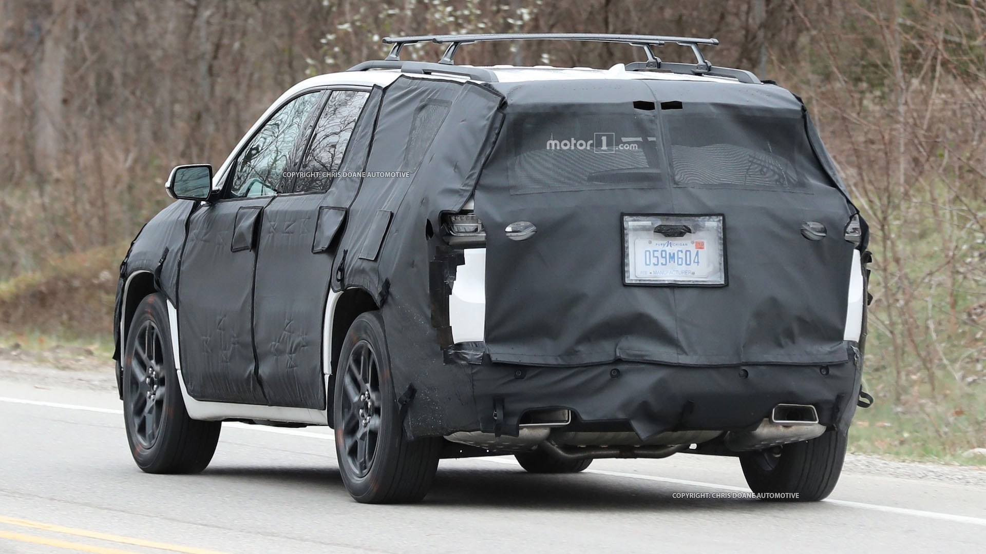 2018-chevy-cuv-spy-photos-14