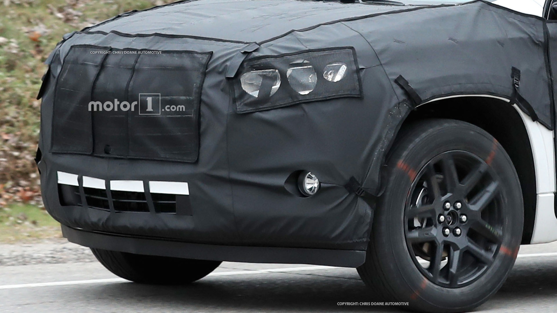 2018-chevy-cuv-spy-photos-15