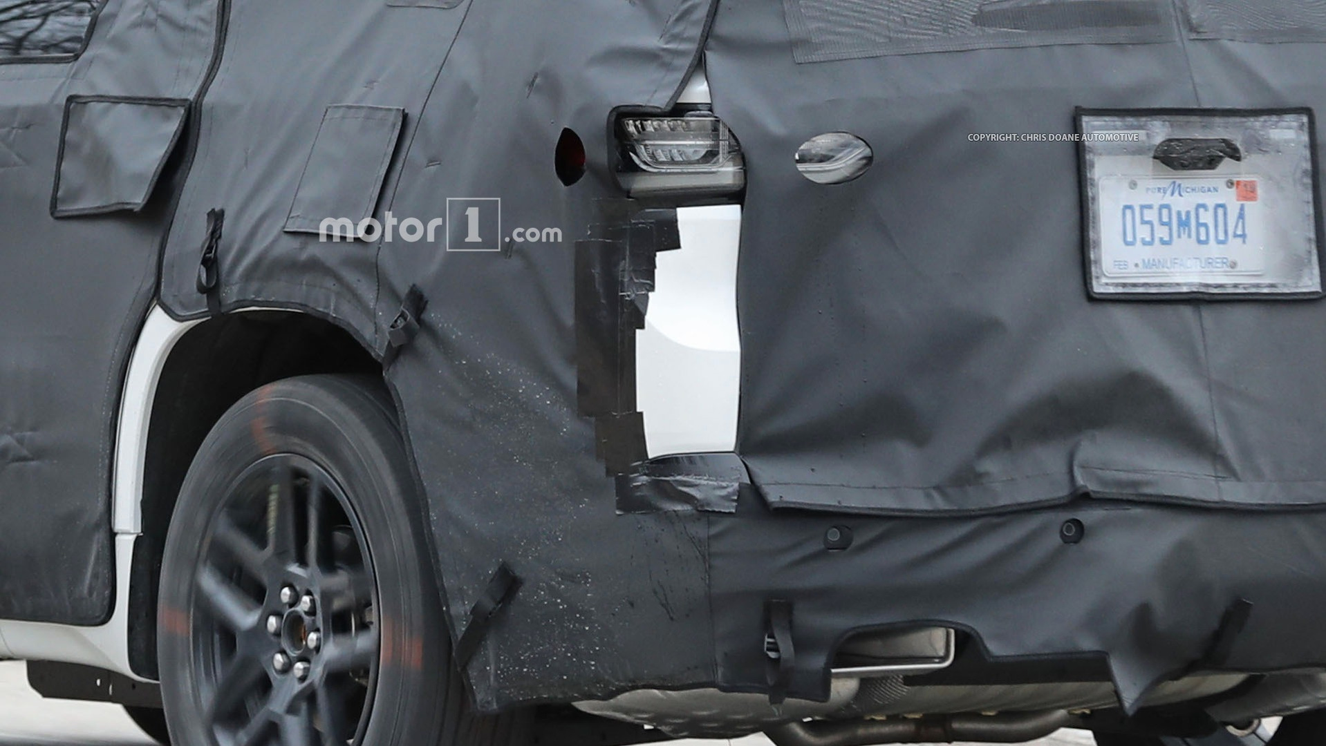 2018-chevy-cuv-spy-photos-18