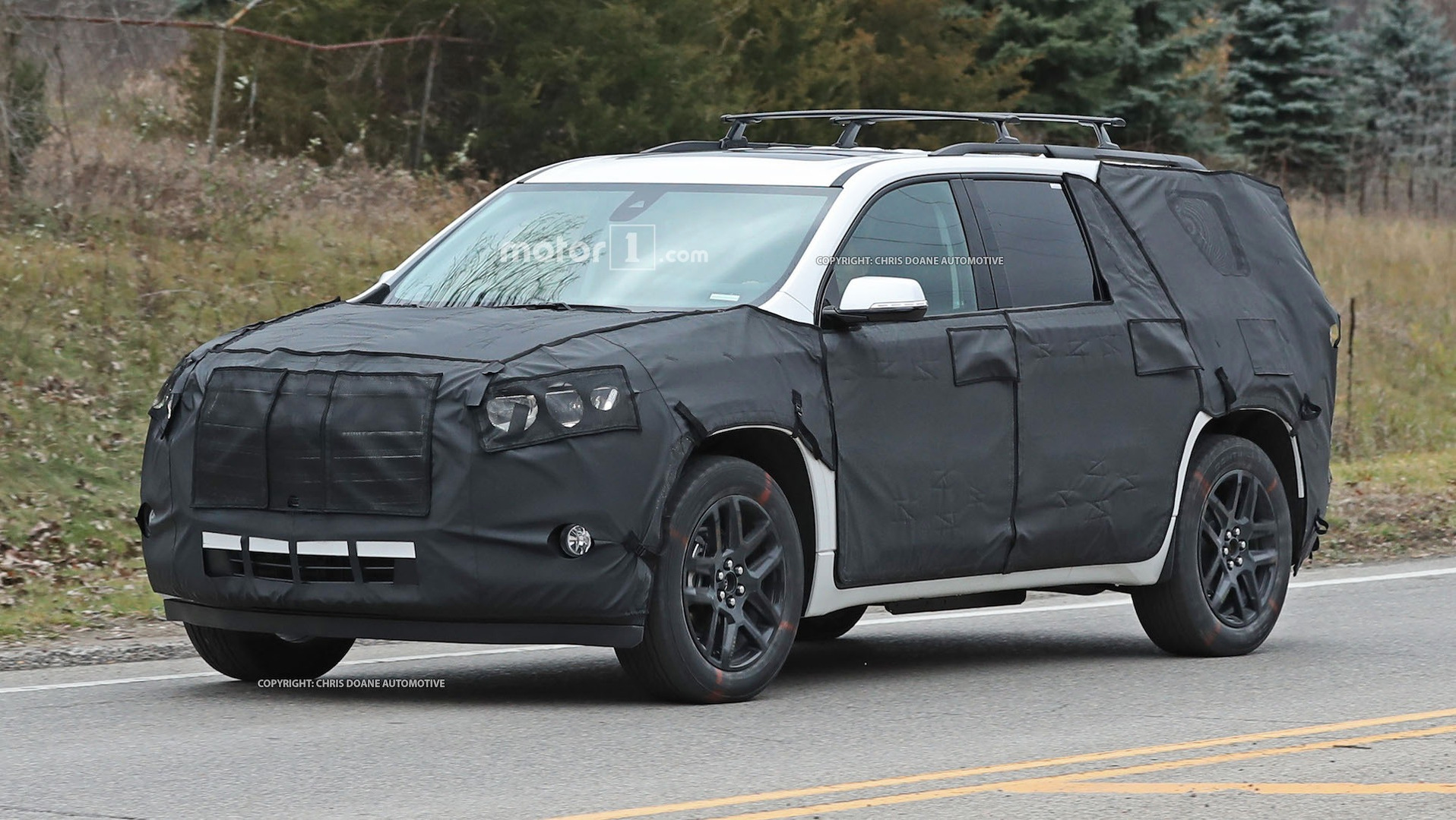 2018-chevy-cuv-spy-photos-2