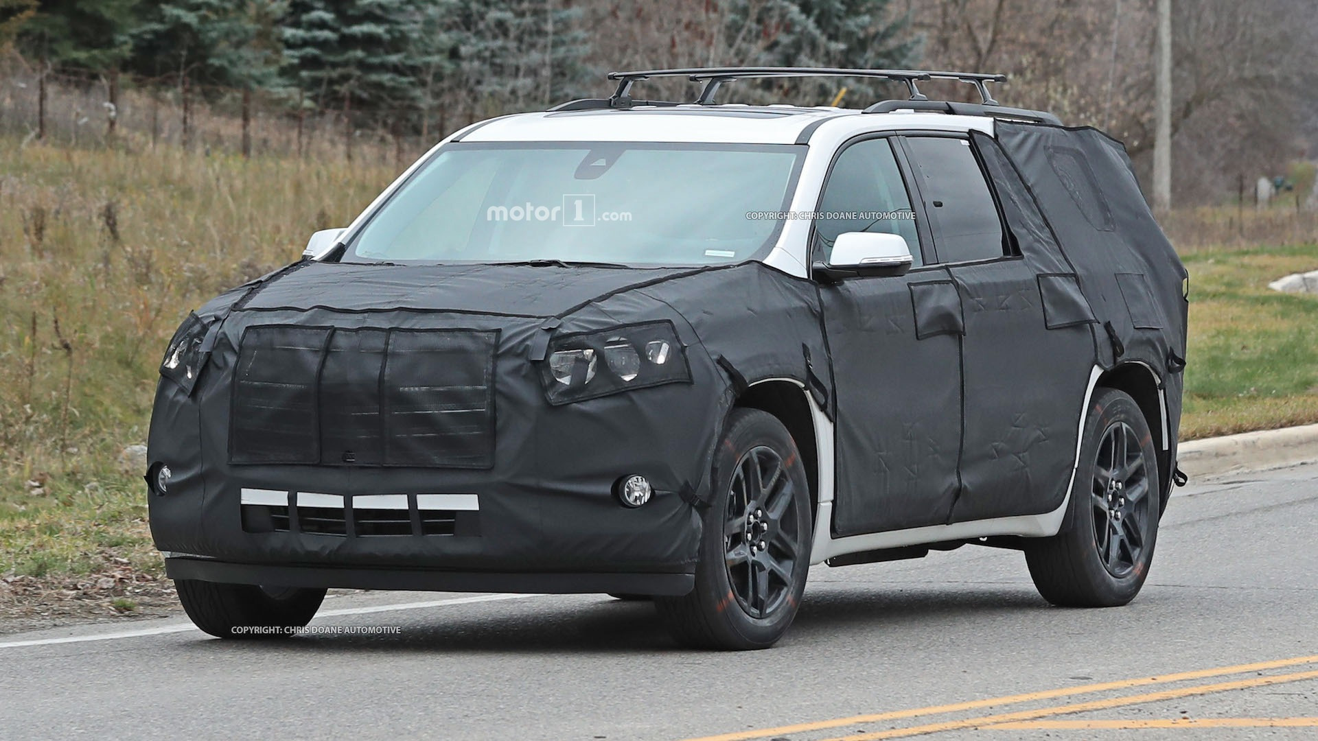 2018-chevy-cuv-spy-photos-3