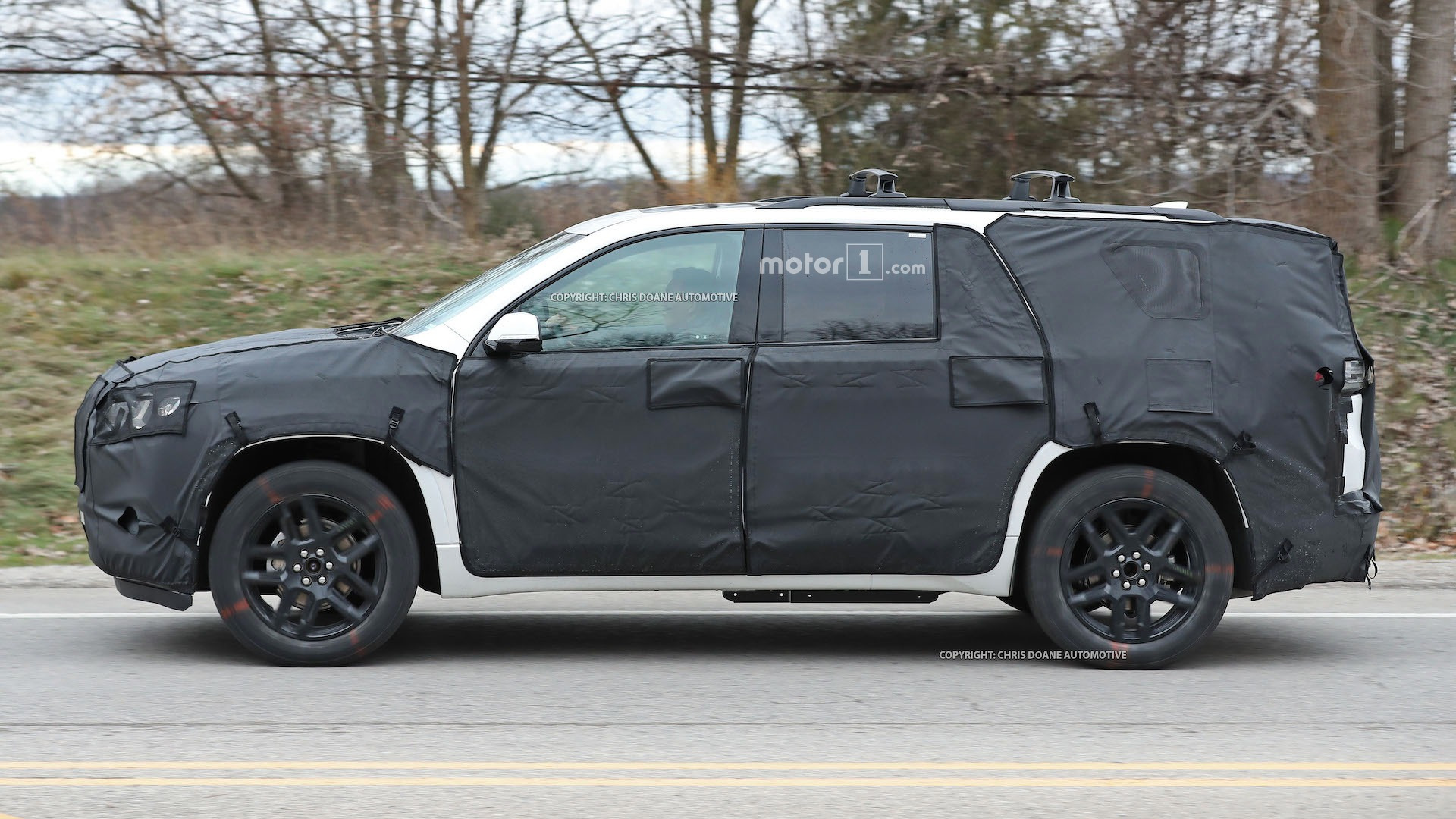 2018-chevy-cuv-spy-photos-6