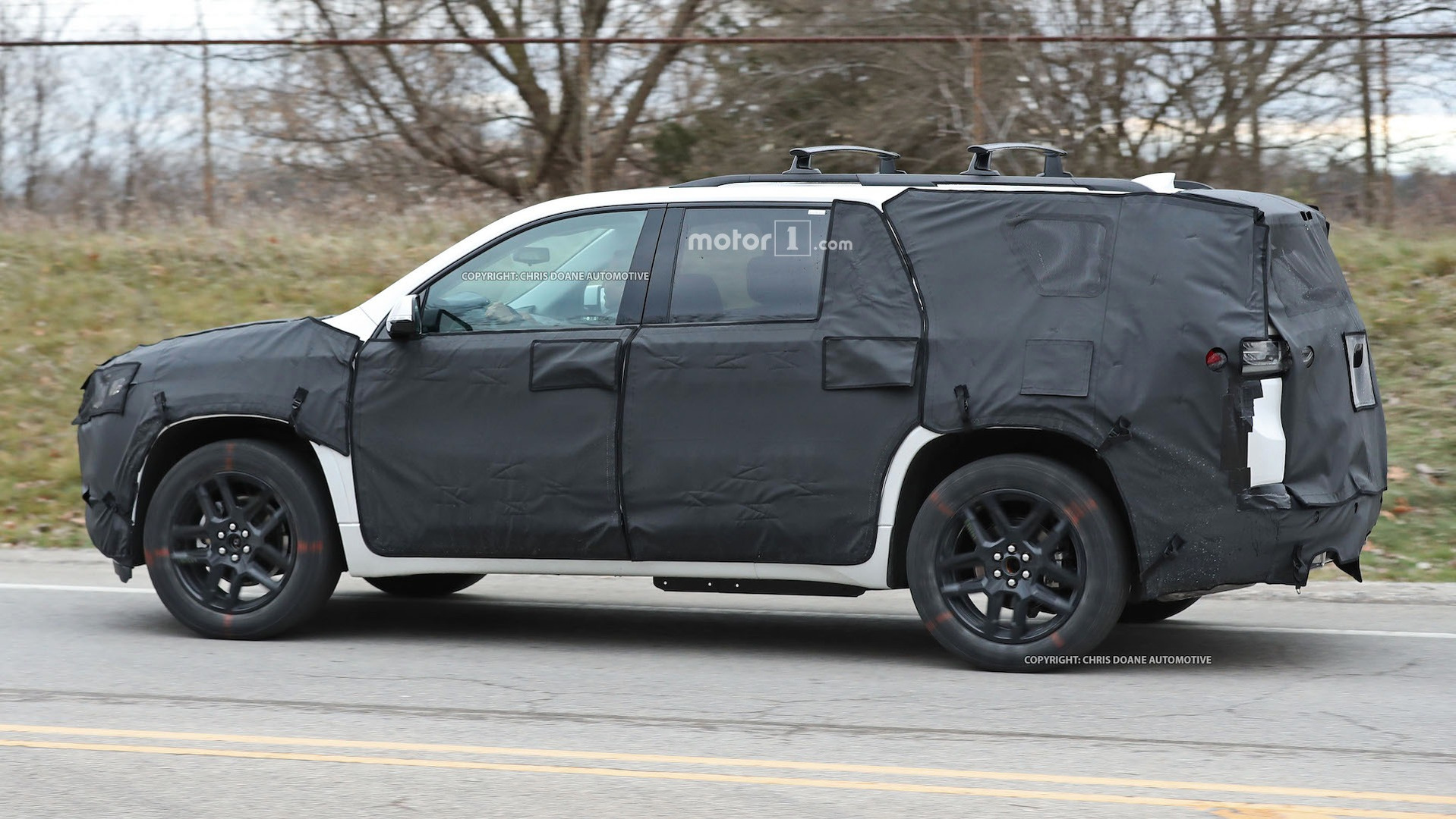 2018-chevy-cuv-spy-photos-7