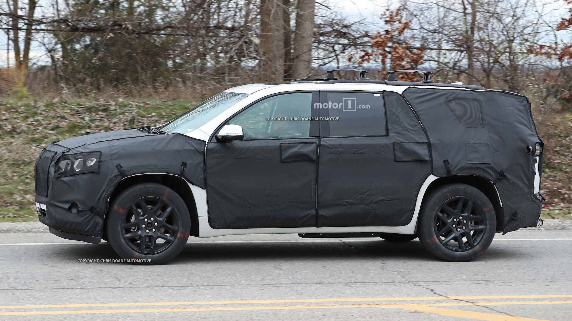 2018-chevy-cuv-spy-photos-8