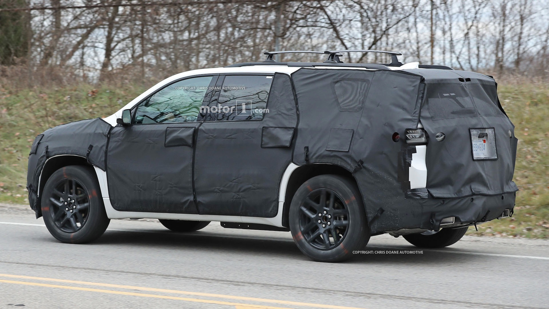 2018-chevy-cuv-spy-photos-9