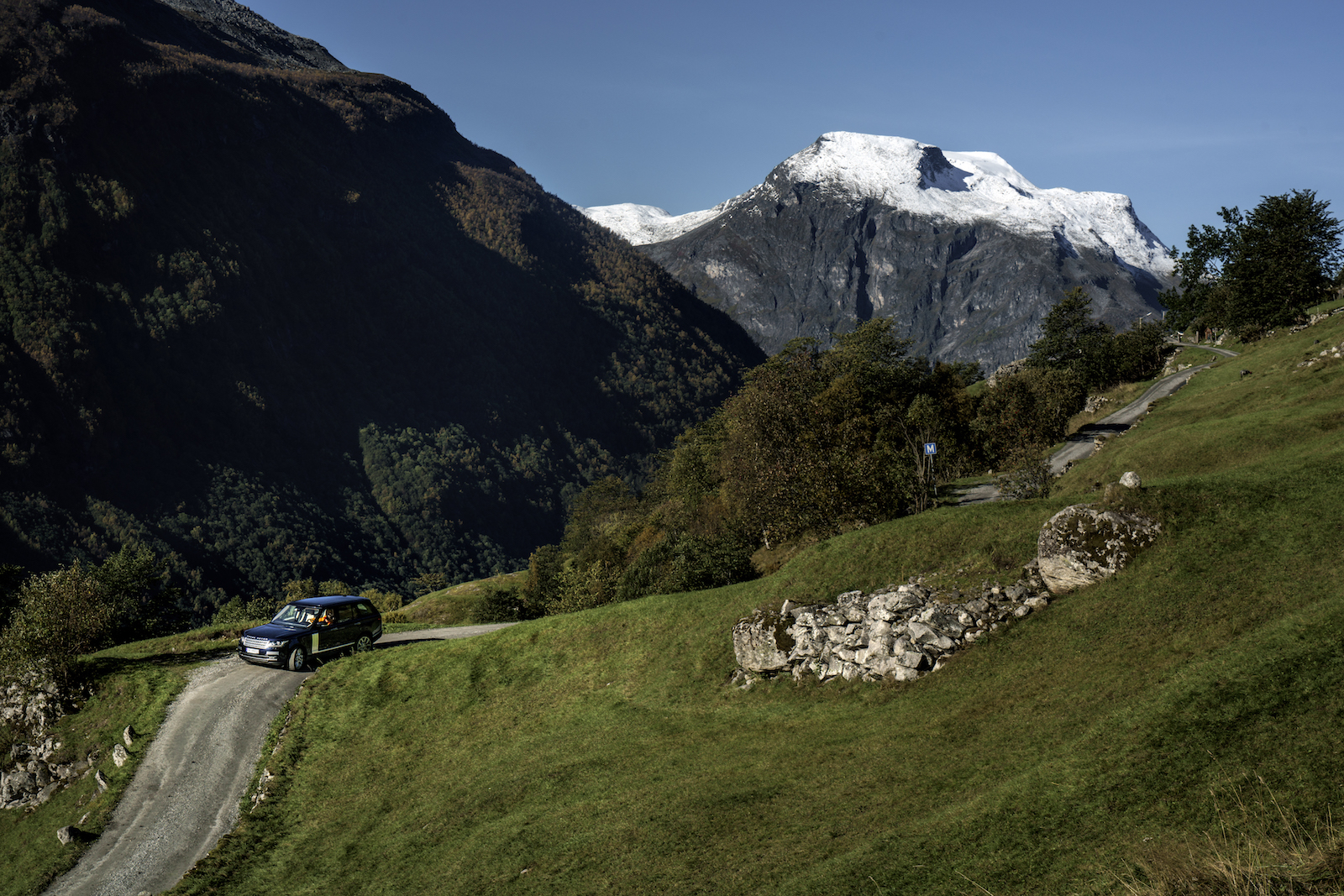 NORWAY. 2016. Geiranger. Gravel road above Geiranger. Photographed on assignment for Land Rover