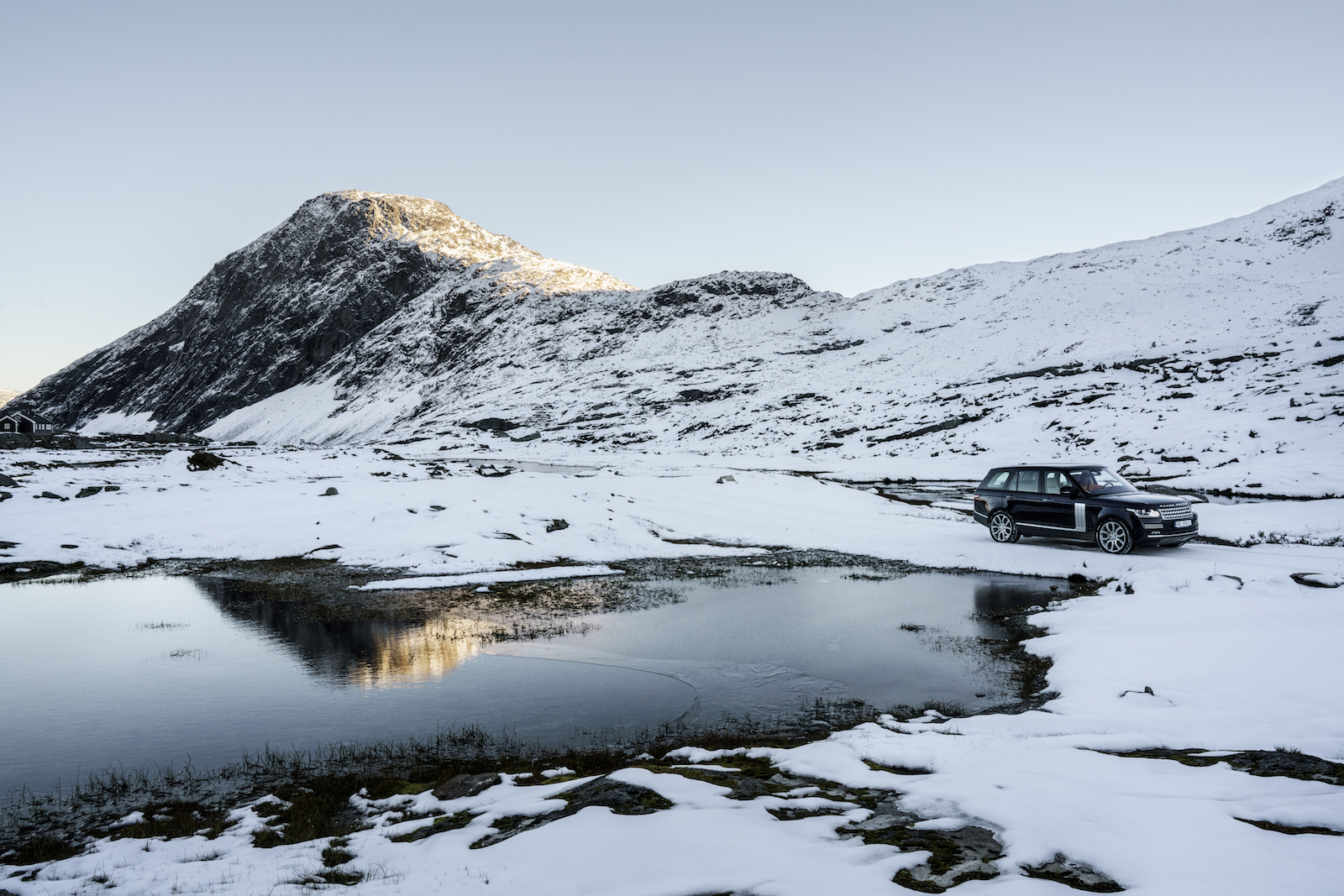 NORWAY. 2016.  Mountain driving on the plateau above Geiranger. Photographed on assignment for Land Rover.