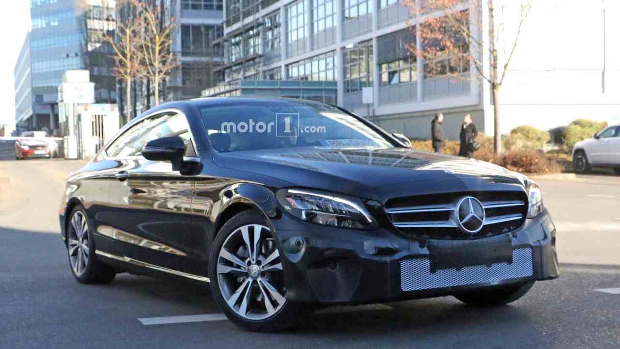 "صور تجسسية" أثناء اختبار "مرسيدس" C-Class كوبيه 2019 بنظام استعادة الطاقة الحركية Mercedes 4