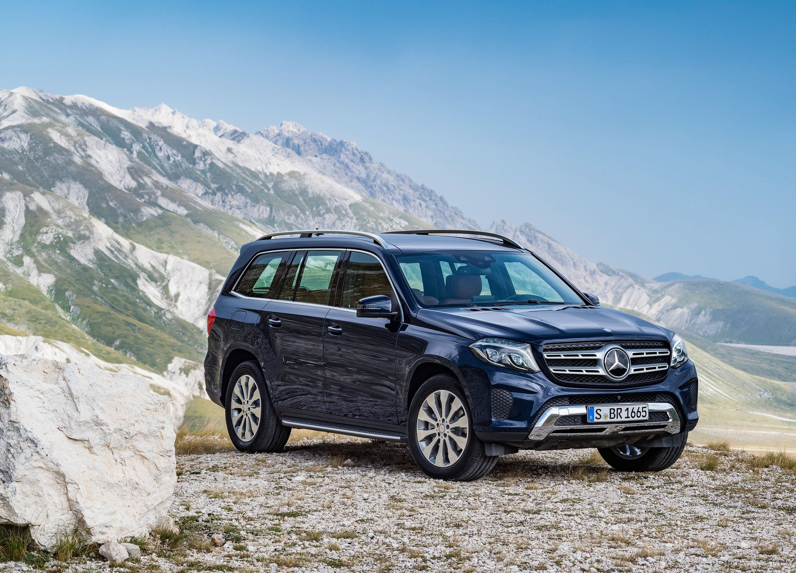 mercedes-benz-gls-2017-1600-01