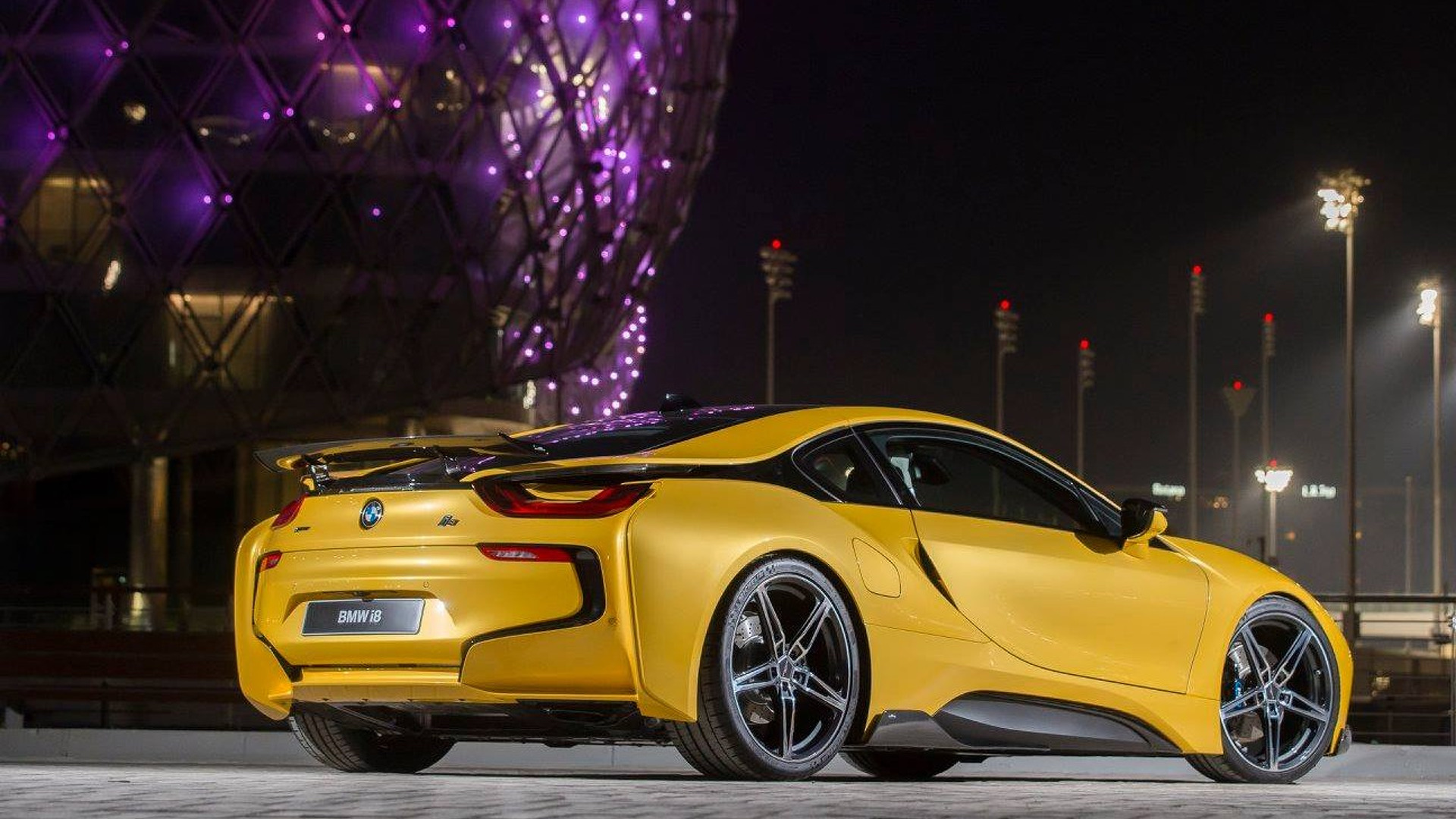 colorful-bmw-i8s-at-yas-marina-circuit-17