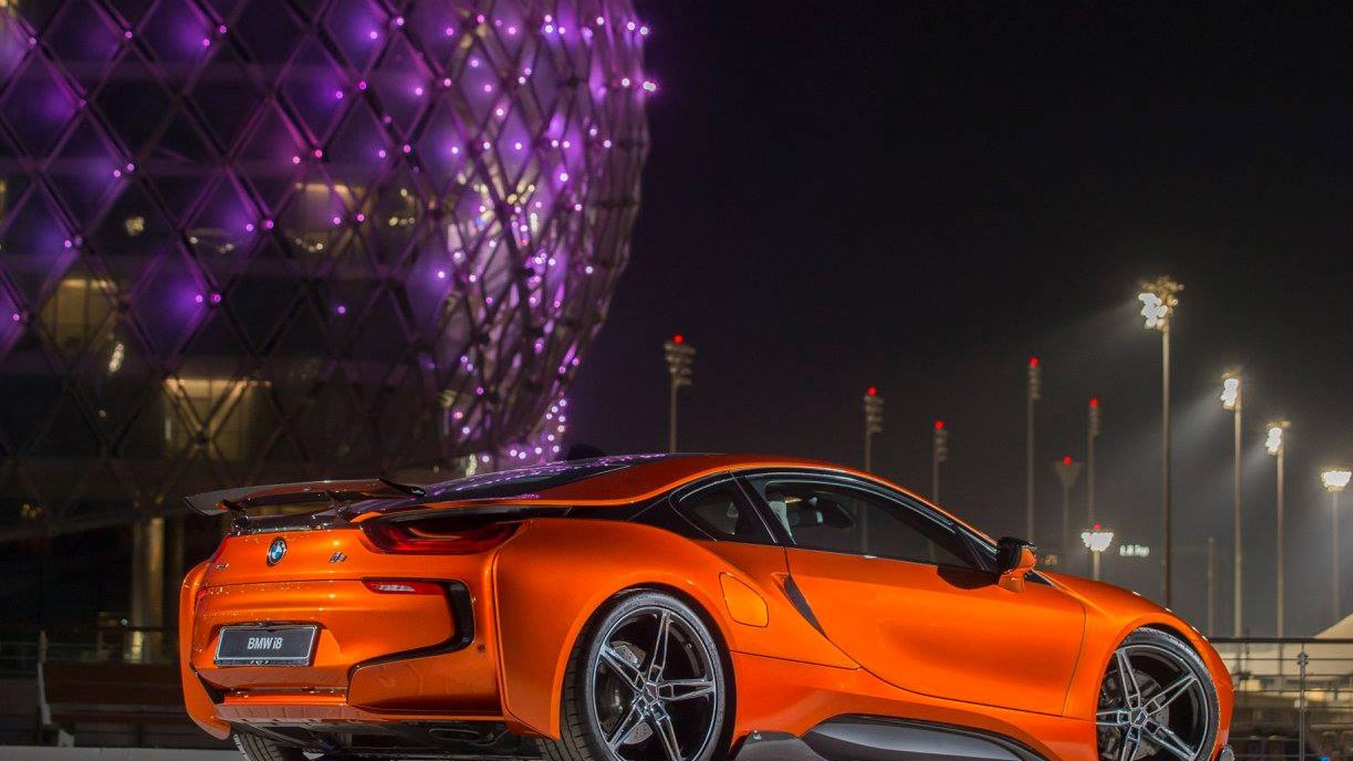 colorful-bmw-i8s-at-yas-marina-circuit-3