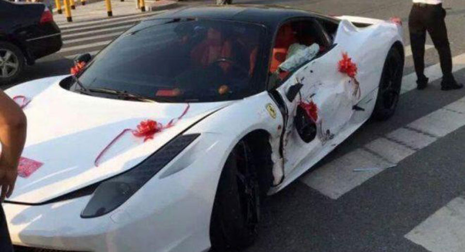 “بالصور” حادث بفيراري مستأجرة في زفاف صيني “Ferrari”