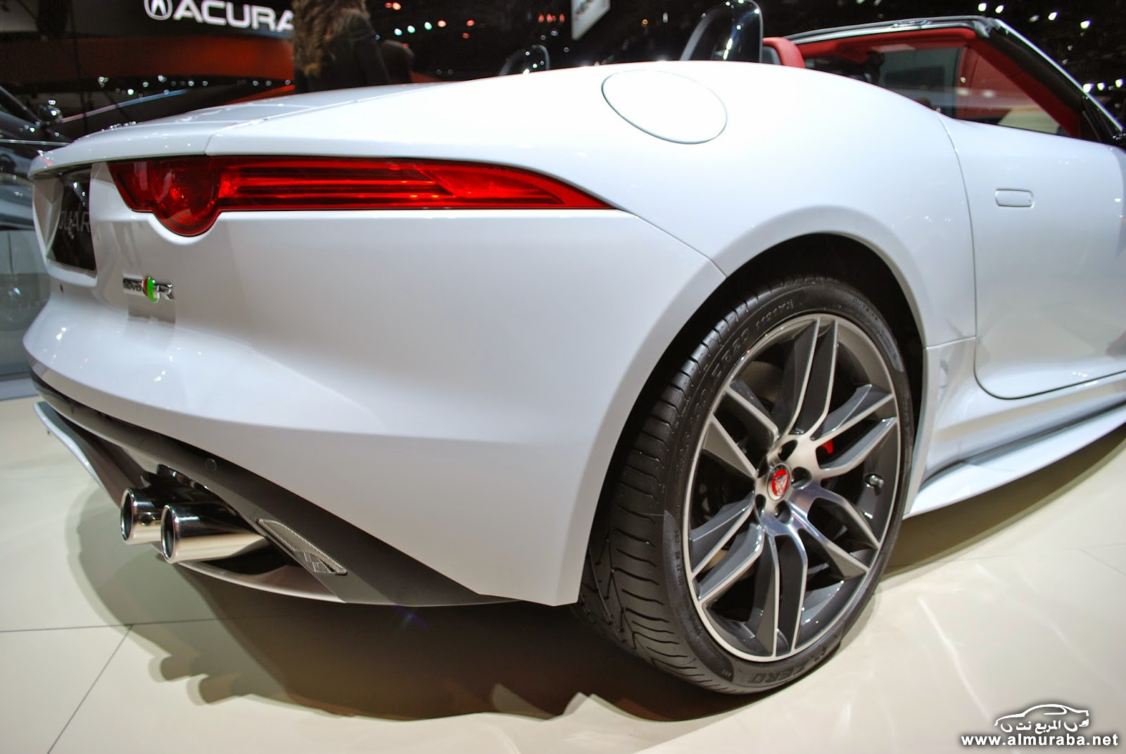 2016_Jaguar_Ftype_Live02