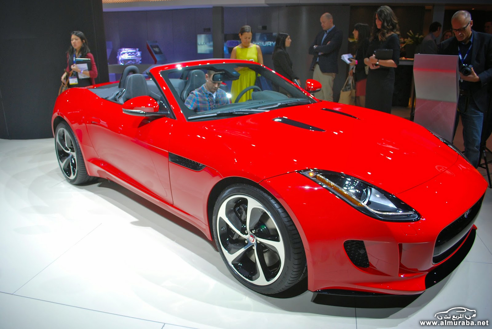 2016_Jaguar_Ftype_Live05