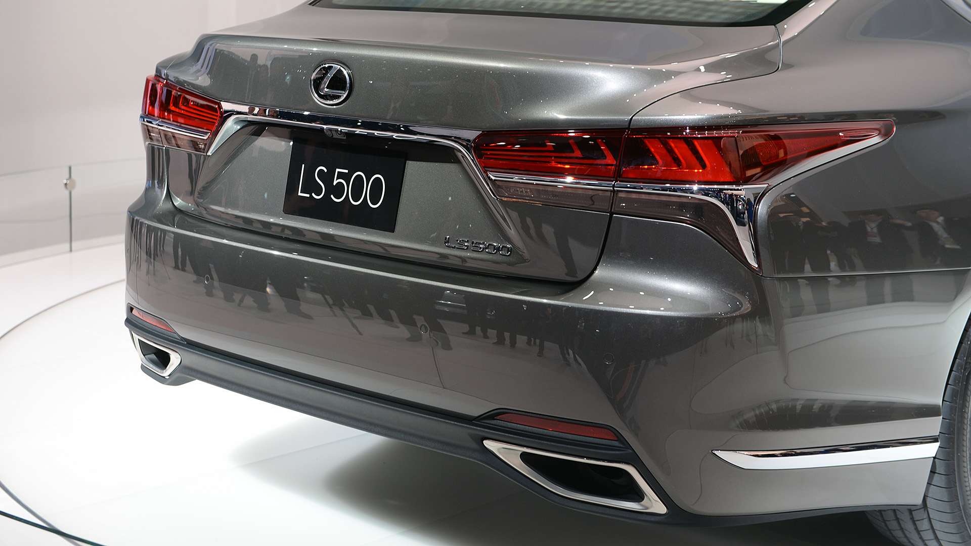 14-2018-lexus-ls-detroit-1