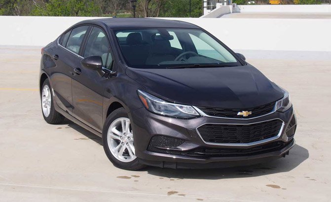 2016-chevrolet-cruze-lt-front-three-quarter