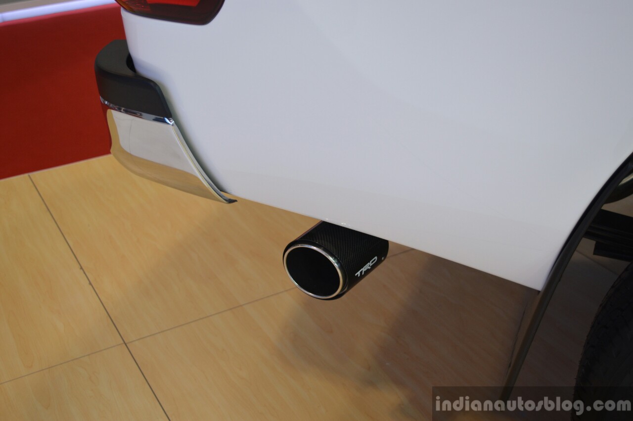 toyota-hilux-trd-exhaust-tip-motorshow-focus