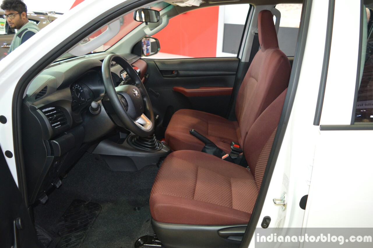 toyota-hilux-trd-front-cabin-motorshow-focus