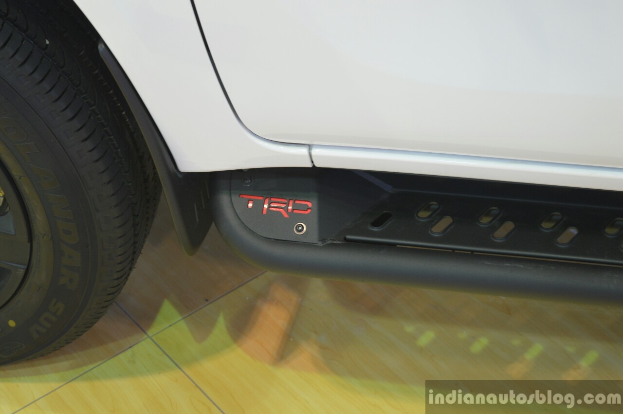 toyota-hilux-trd-running-board-motorshow-focus