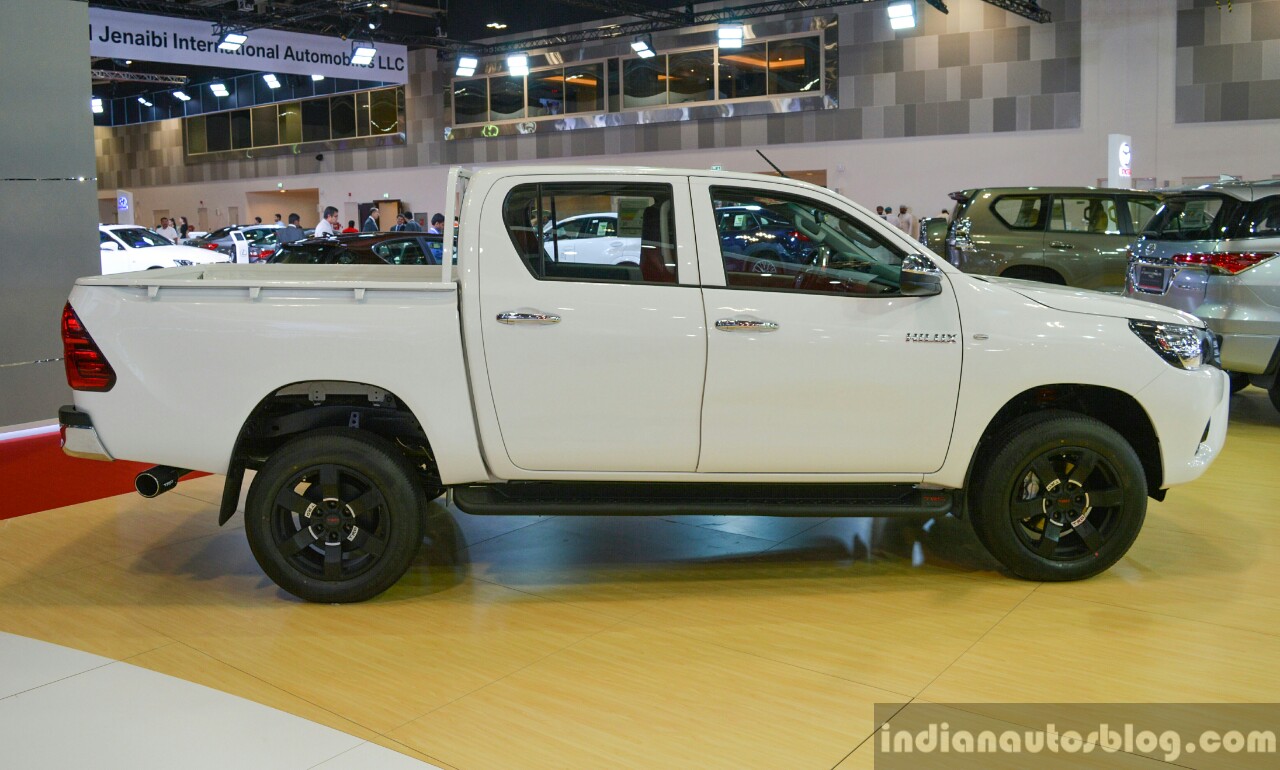 toyota-hilux-trd-side-motorshow-focus