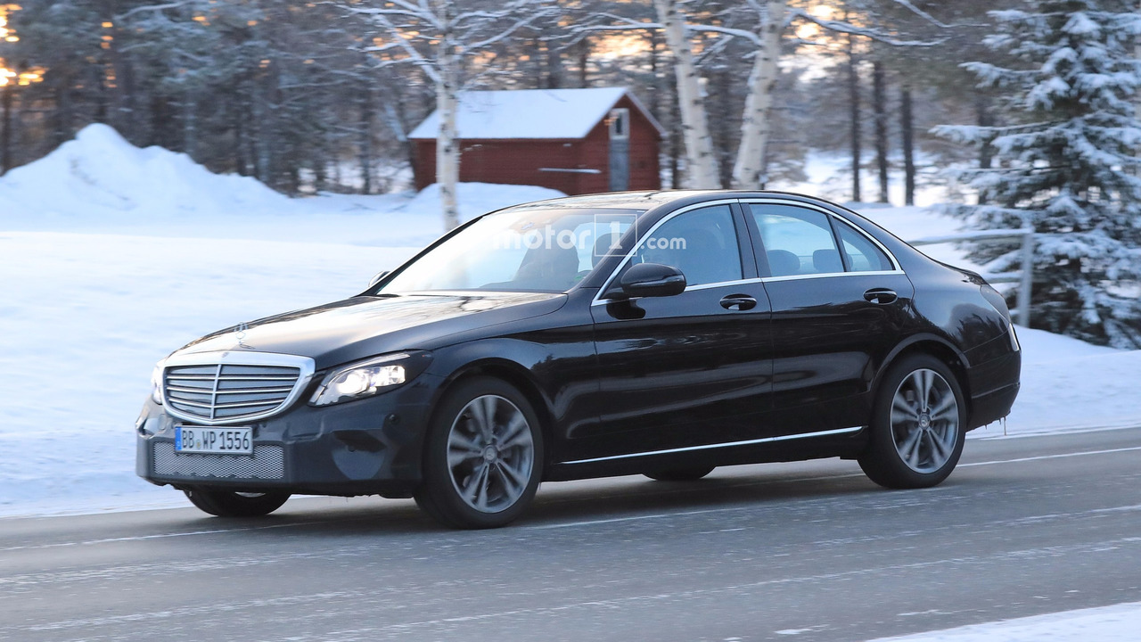 "صور تجسسية" أثناء اختبار فيس ليفت "مرسيدس" سي كلاس بمصابيح خلفية جديدة Mercedes C-Class 2018 6