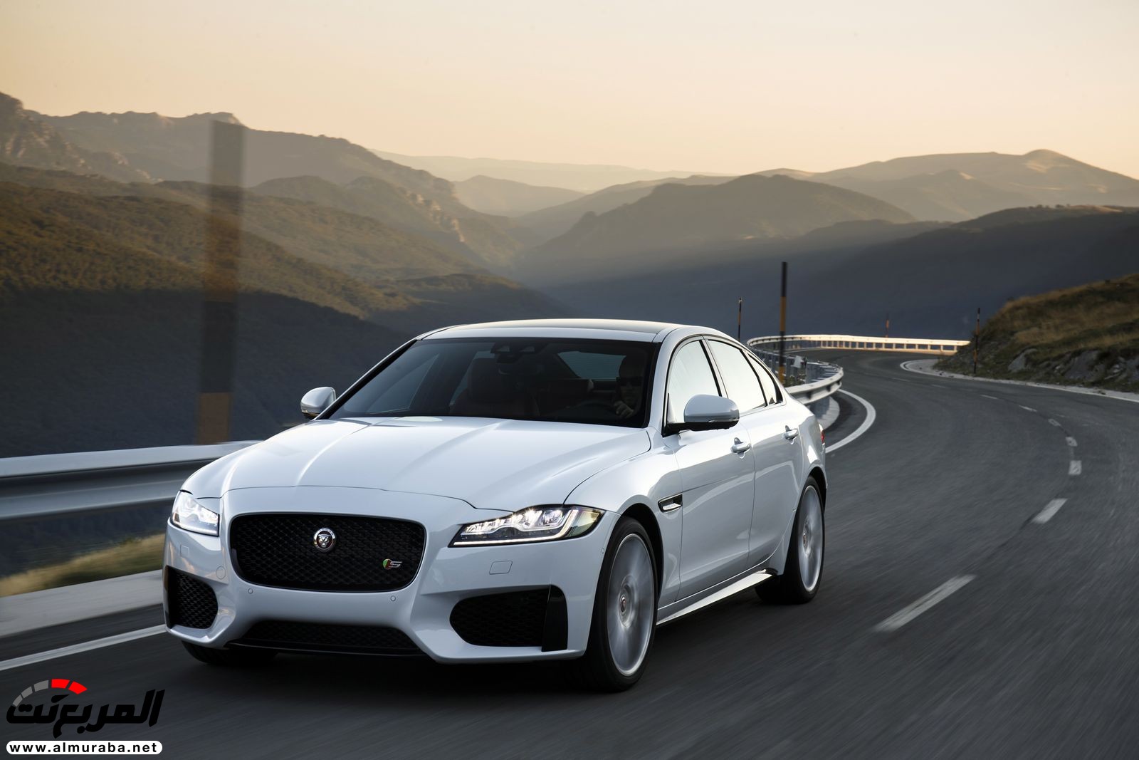 "جاغوار" تكشف عن F-Pace و XF و XE موديلات 2018 المحدّثة بمحركات إنجينيوم الجديدة Jaguar 11