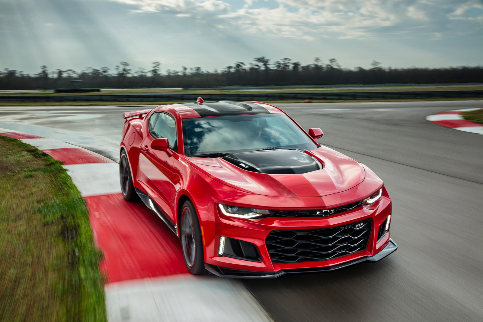 “شيفروليه” تؤكد أن الكمارو ZL1 هي سيارتها العضلية الأسرع على الإطلاق Chevrolet Camaro ZL1