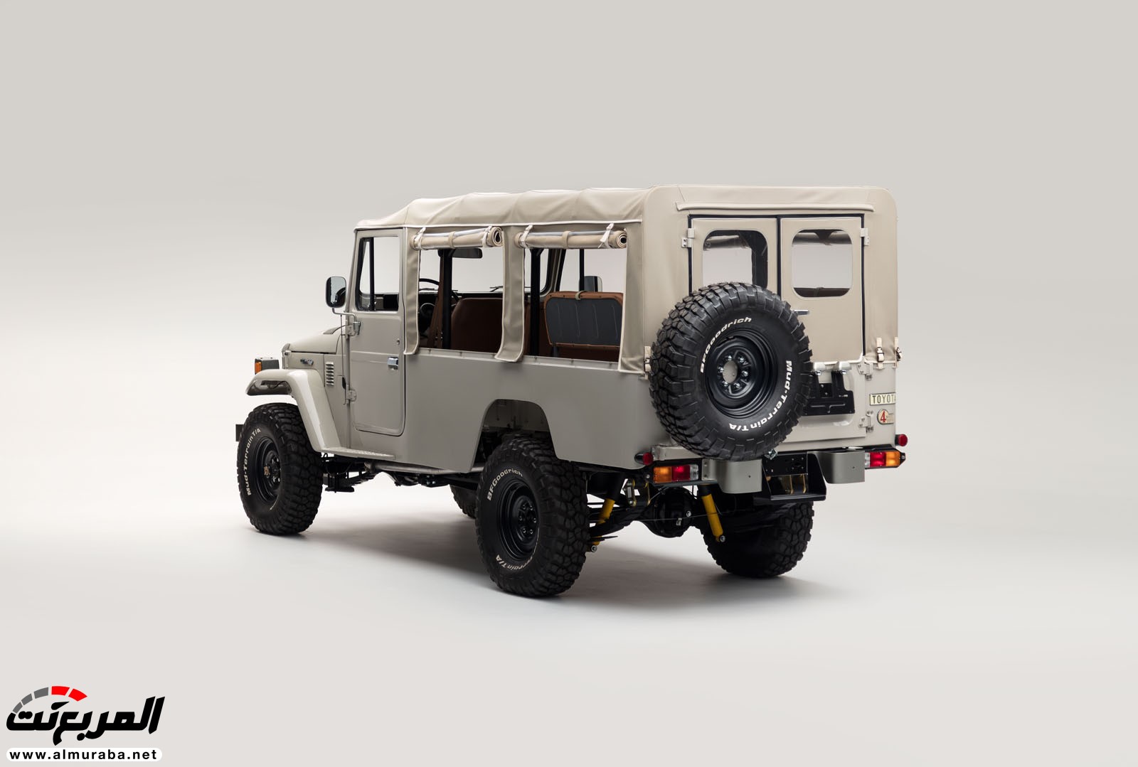 "بالصور" شاهد الكلاسيكية "تويوتا" لاند كروزر 1981 المعدلة التي كانت مخصصة لنقل قوات الجيش Toyota Land Cruiser 5