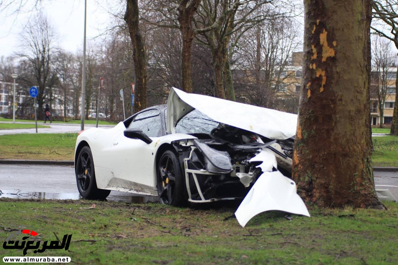 "فيراري" 458 إيتاليا تدمر إثر اصطدامها بشجرة بهولندا Ferrari 458 Italia 1