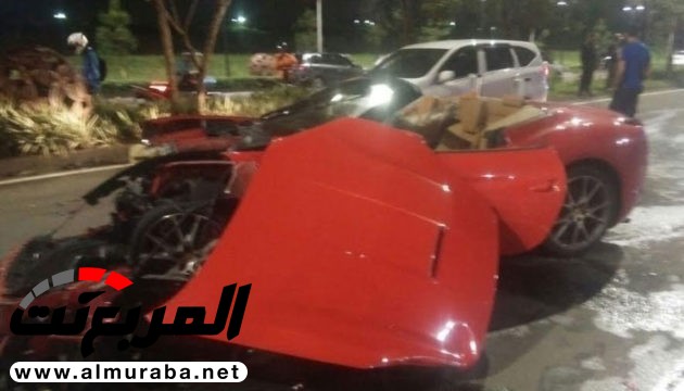 سائق يتورط بحادث يدمر "فيراري" كاليفورنيا الخاصة بصديقه في إندونيسيا Ferrari California 4