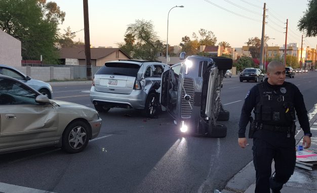 أوبر توقف جميع تجارب السيارات الذاتية القيادة عقب تورطها في حادثة بولاية أريزونا الأمريكية