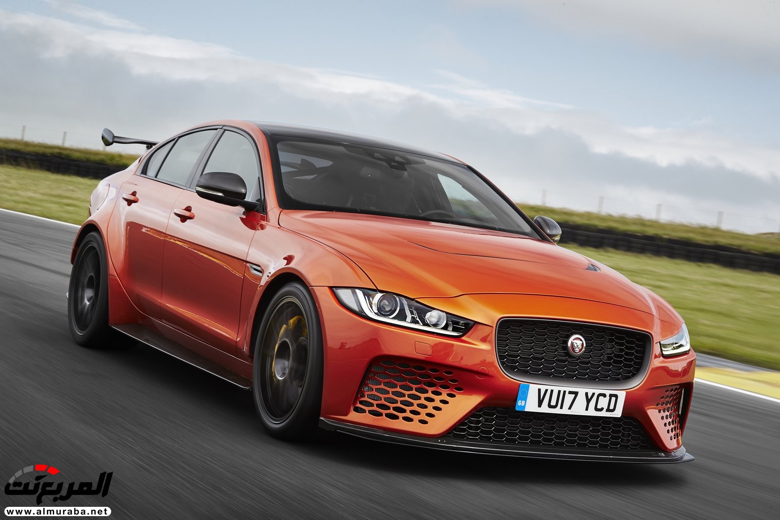 جاغوار XE SV Project 8 تكشف عن نفسها بقوة 600 حصان لمنافسة الألمان 1