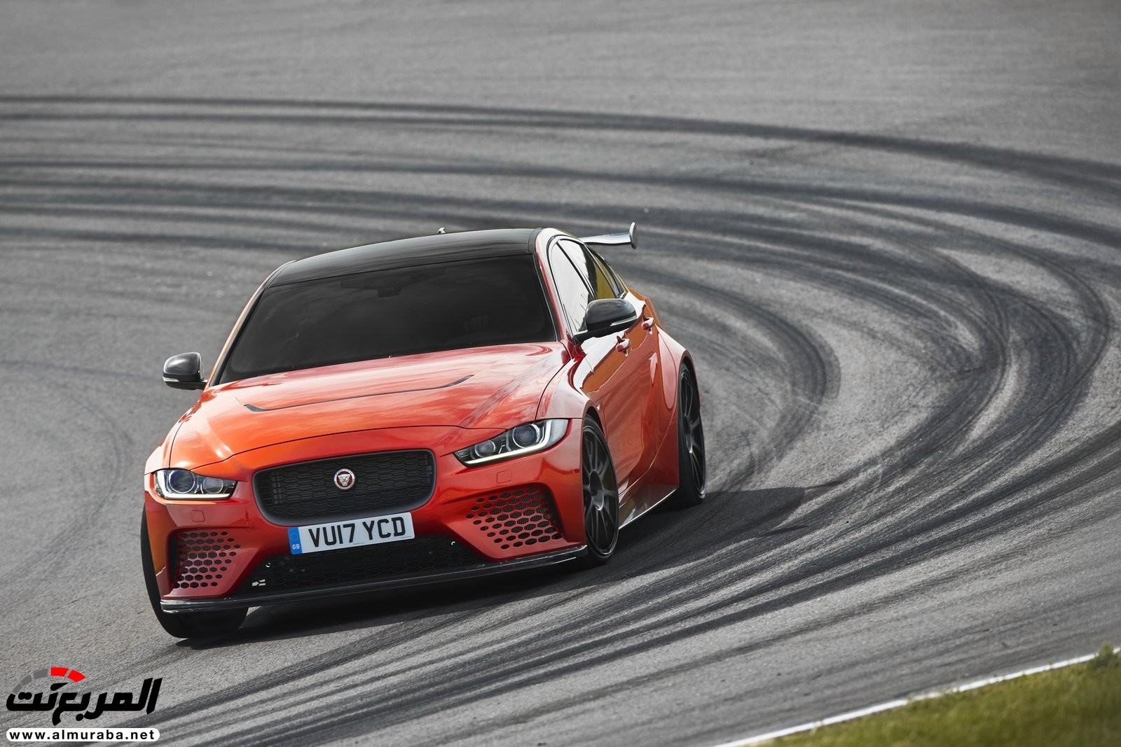 جاغوار XE SV Project 8 تكشف عن نفسها بقوة 600 حصان لمنافسة الألمان 7