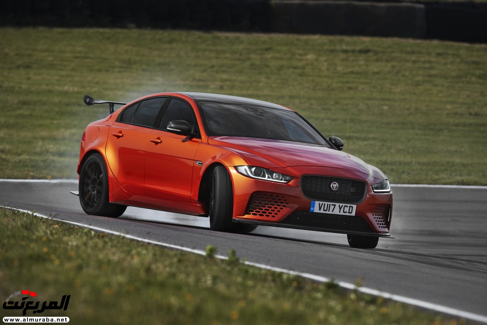 جاغوار XE SV Project 8 تكشف عن نفسها بقوة 600 حصان لمنافسة الألمان 8