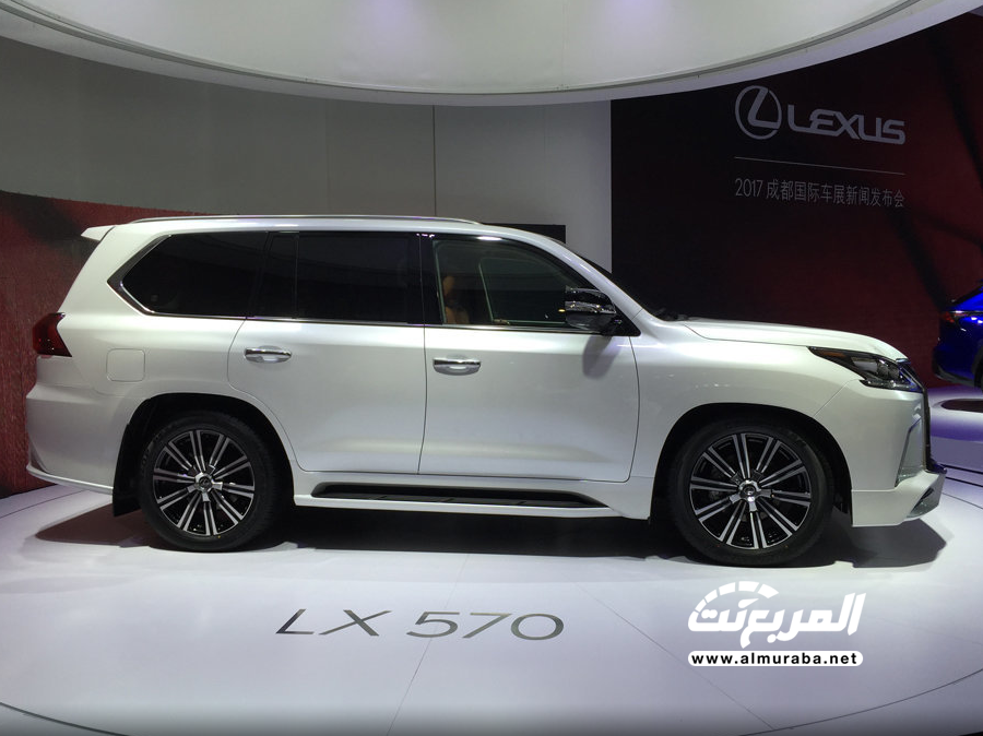 لكزس LX 570 2018 الإصدار الرياضي TRD يدشن نفسه في أحد معارض سيارات الصين 2