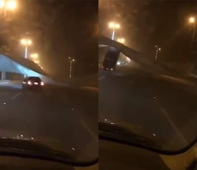 "فيديو" شاهد عاصفة قوية تُعلق سيارة بالهواء على عجلاتها الخلفية بالقصيم 5