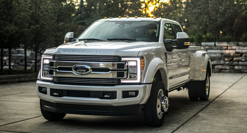 فورد F-450 ليميتد هي سيارة بيك أب فاخرة سعرها 375 ألف ريال