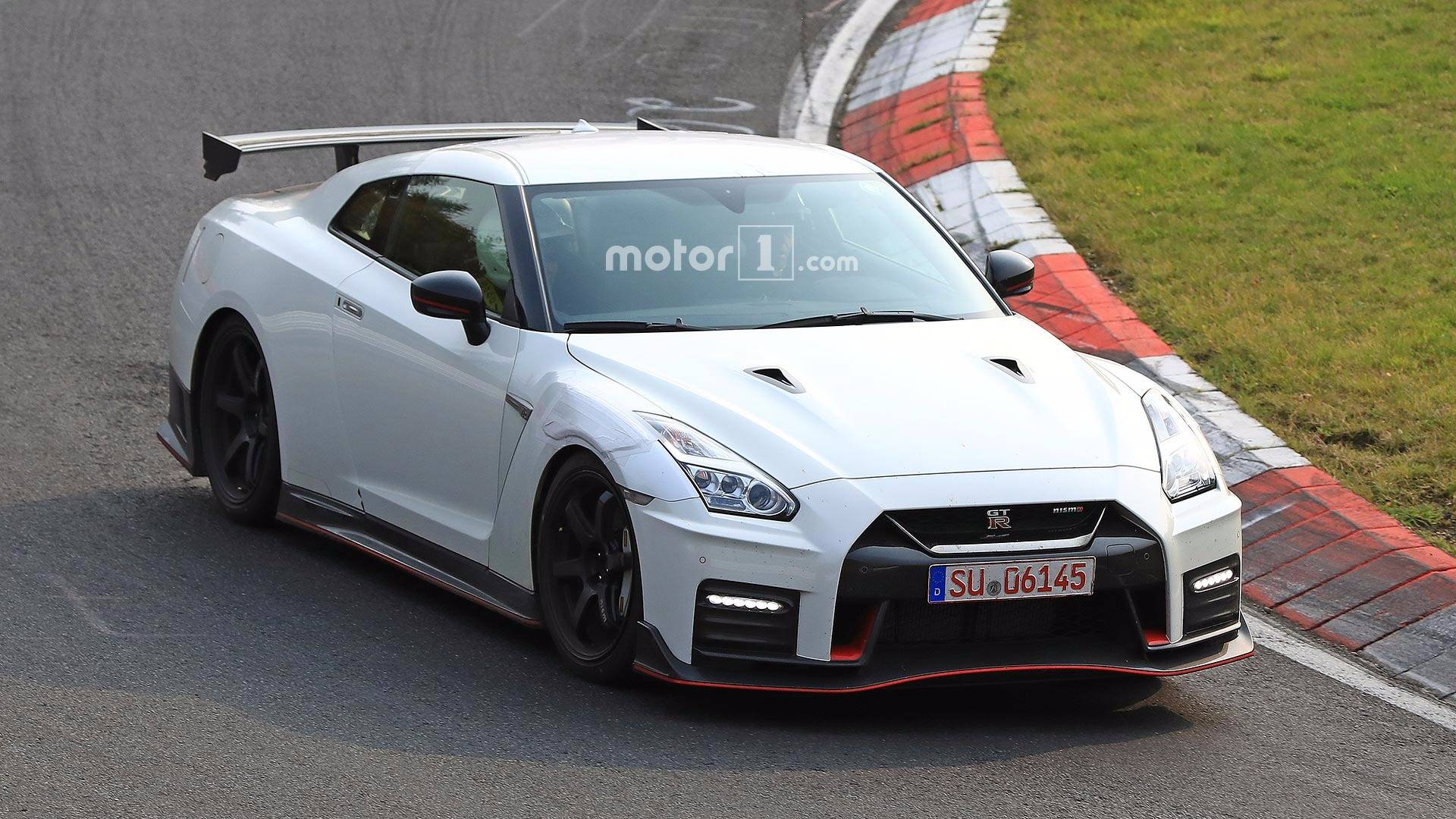 نيسان GT-R نيسمو الجديدة تظهر لاول مرة أثناء اختبارها 11