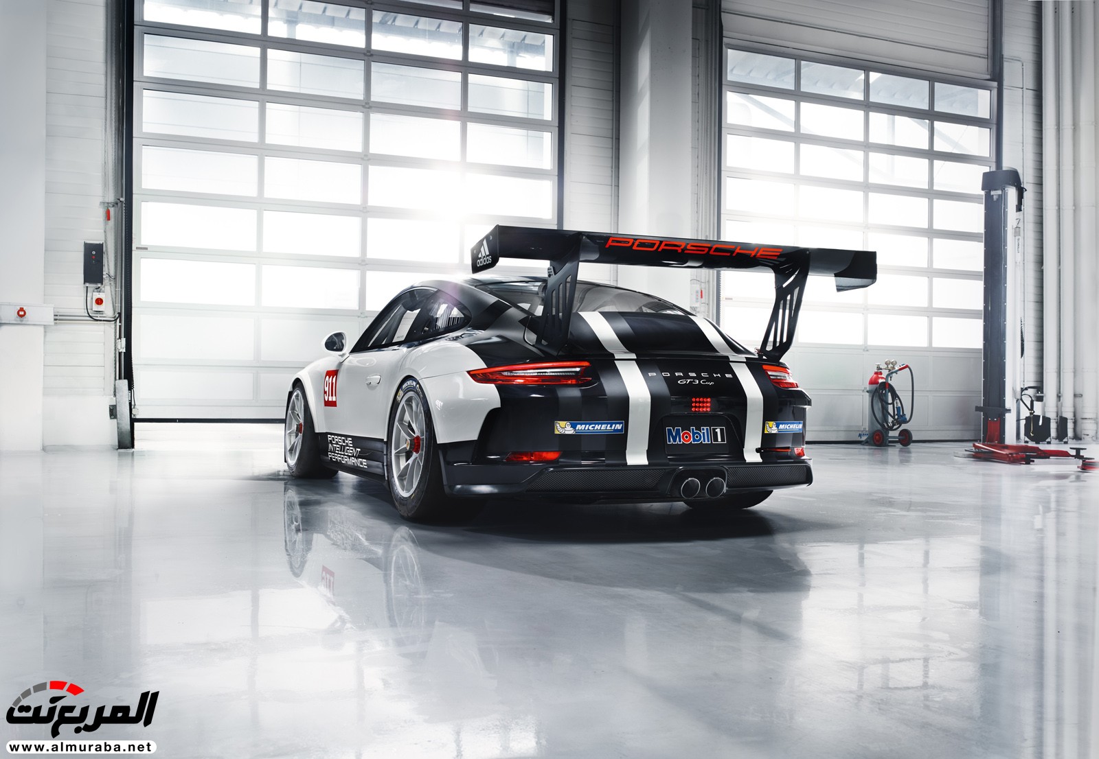 يوسين بولت يختبر بورش 911 GT3 على مضمار للسباق 2