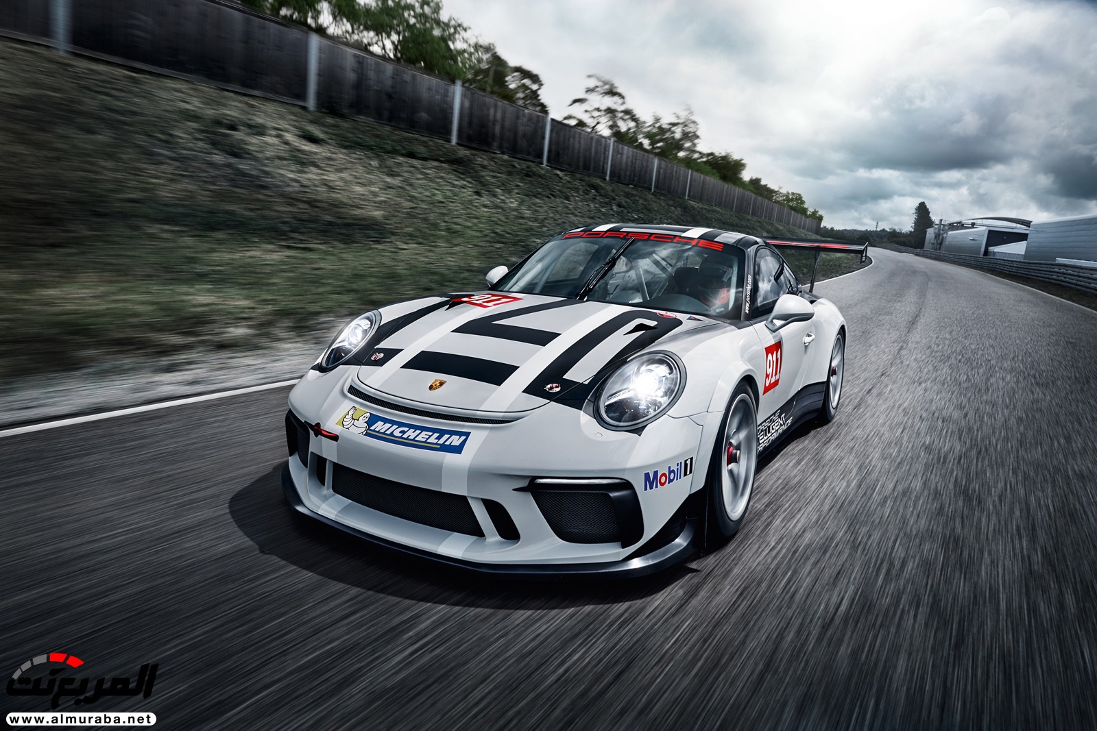 يوسين بولت يختبر بورش 911 GT3 على مضمار للسباق 3