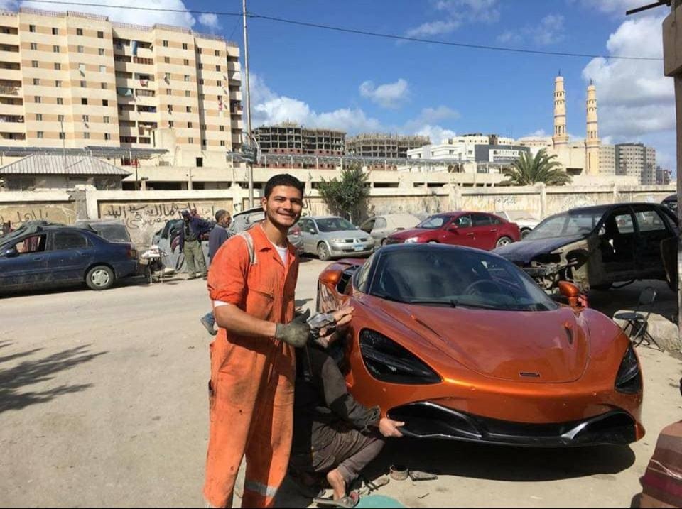 "بالصور" ميكانيكي في مصر يفاجأ بمكلارين 720S بإطار مثقوب 5