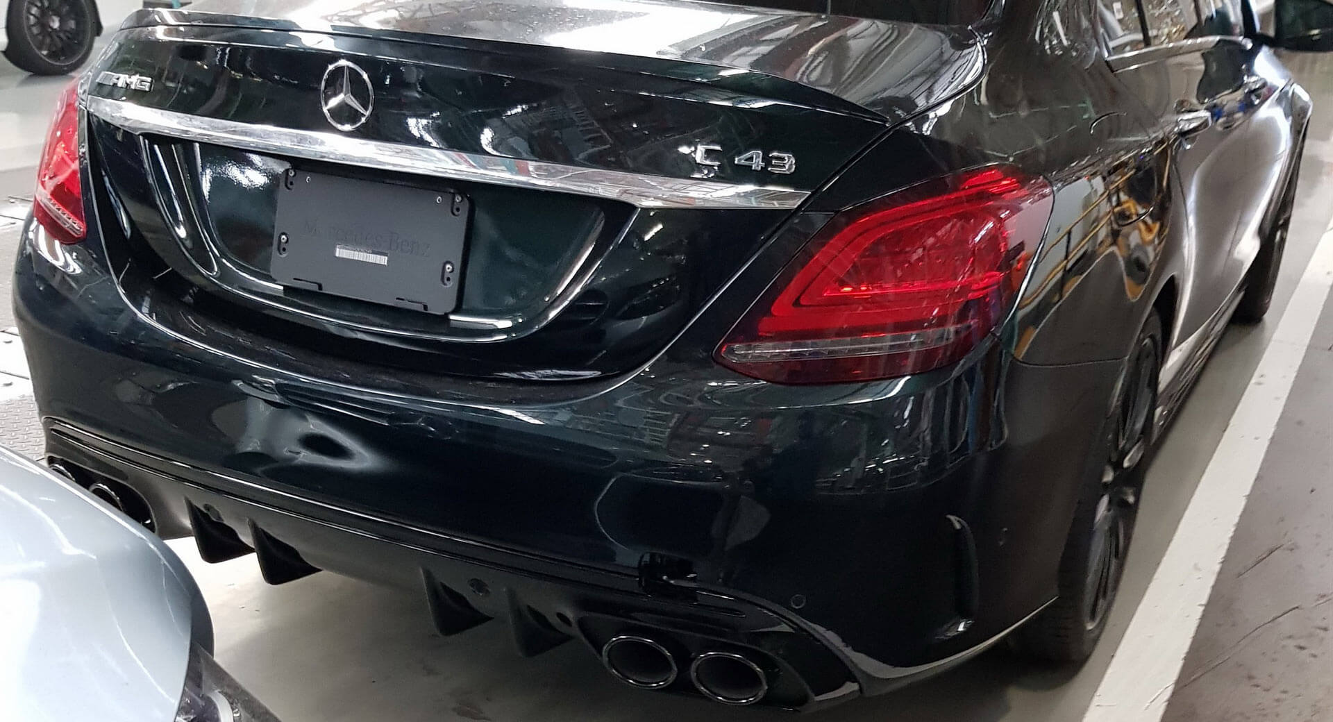 مرسيدس C43 AMG تظهر بدون تمويهات مع تصميم عدواني 5