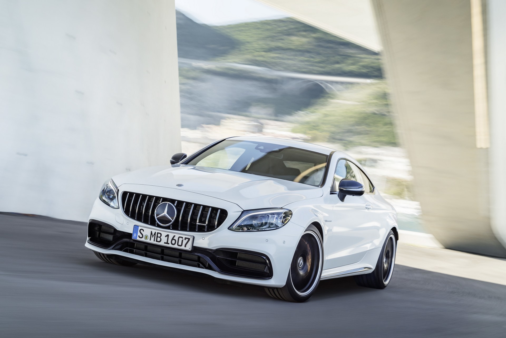 مرسيدس C63 AMG موديل 2019 يكشف نفسه رسمياً بشكل وتقنيات محدثة 18