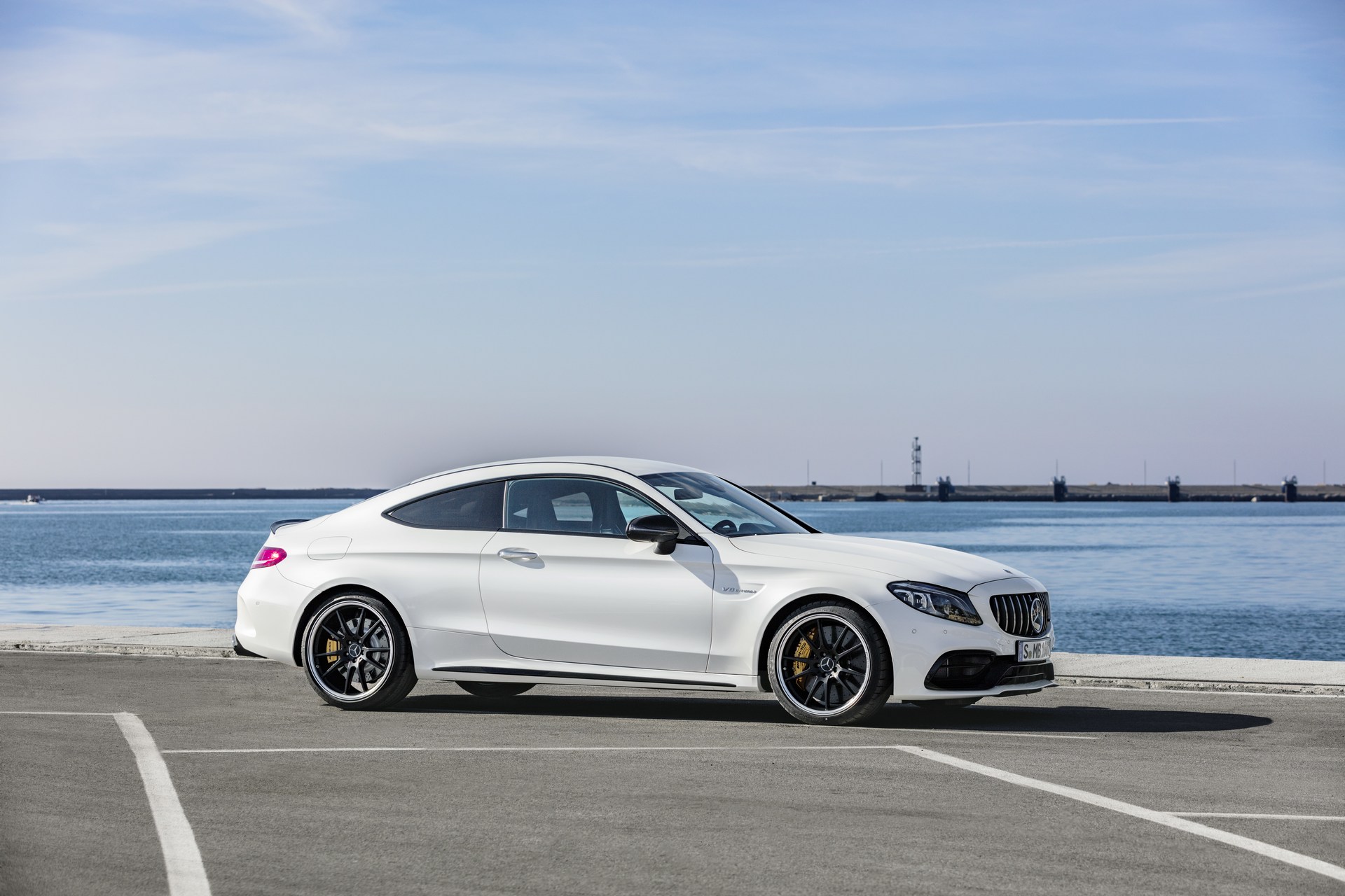 مرسيدس C63 AMG موديل 2019 يكشف نفسه رسمياً بشكل وتقنيات محدثة 27