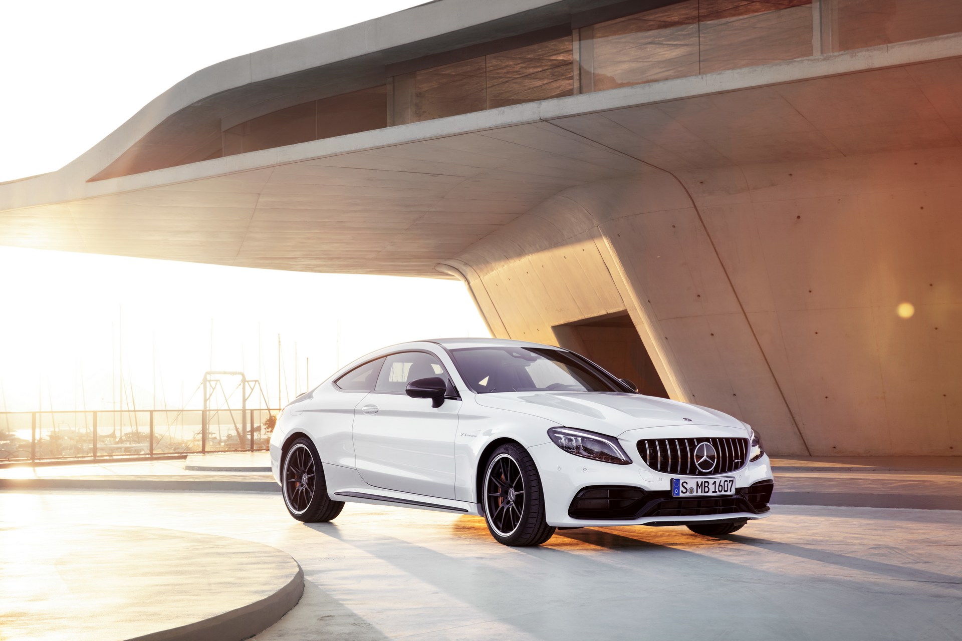 مرسيدس C63 AMG موديل 2019 يكشف نفسه رسمياً بشكل وتقنيات محدثة 30