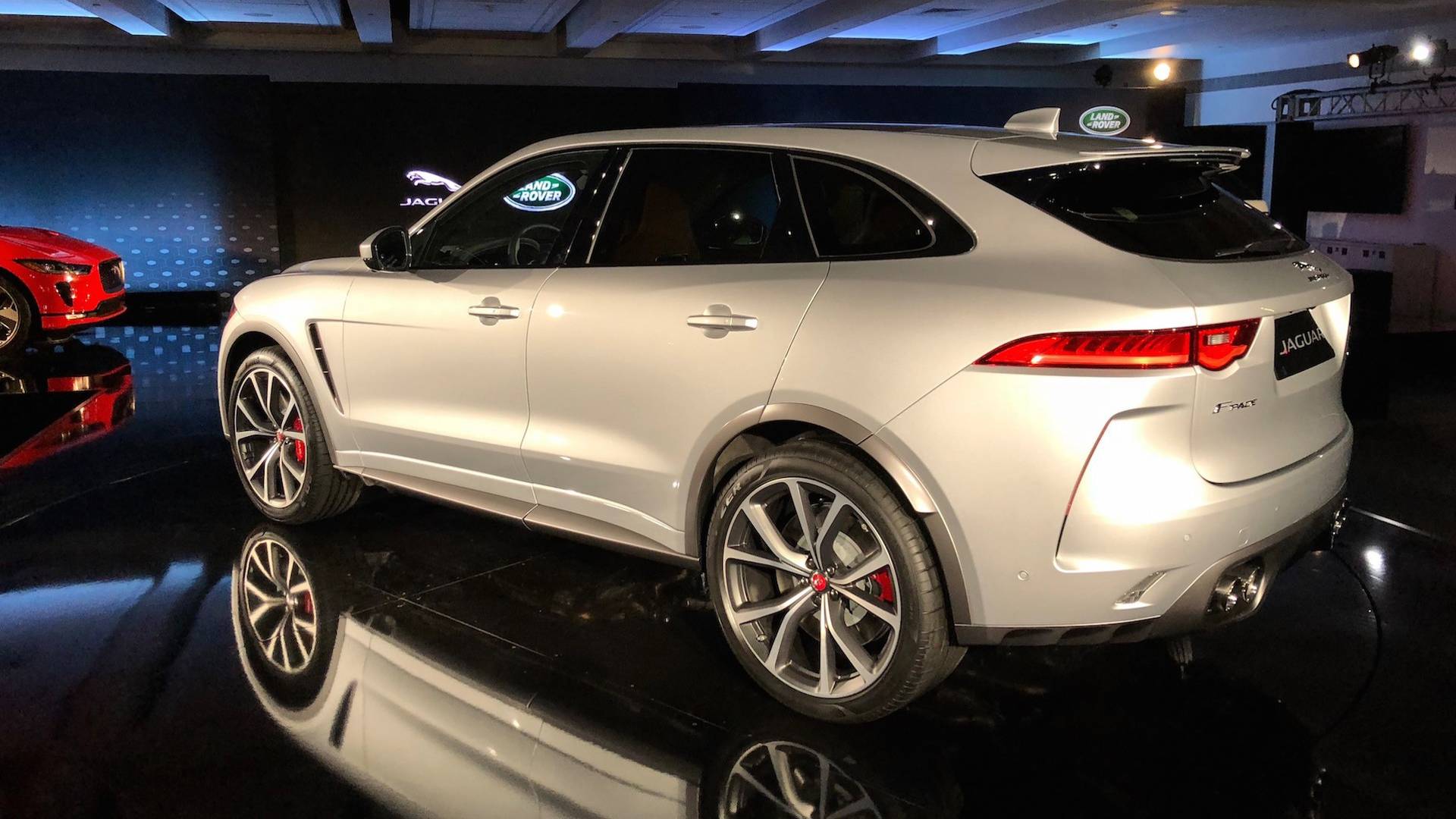 جاكوار F-Pace SVR موديل 2019 تدشن رسمياً بقوة 542 حصان 3