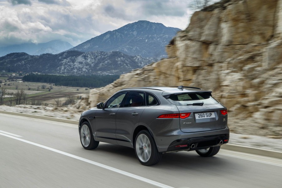 جاكوار F-Pace 2019 تحصل على إصدار SVR بقوة 542 حصان وتحسينات جديدة 1