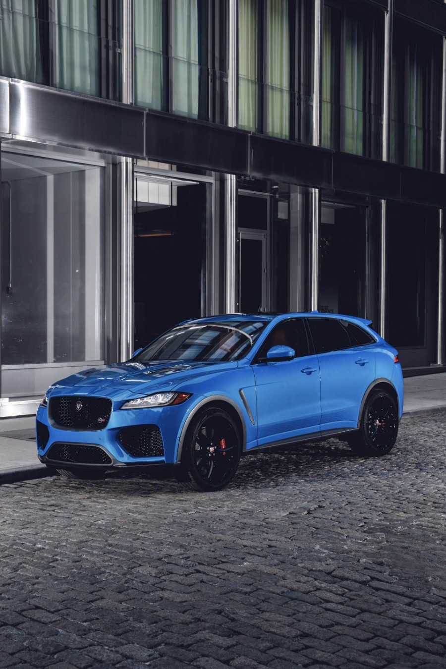 جاكوار F-Pace 2019 تحصل على إصدار SVR بقوة 542 حصان وتحسينات جديدة 11